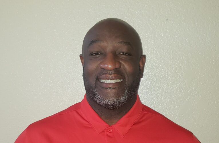 Lester Neal promoted to men’s basketball head coach